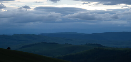 Fototapeta premium Rolling Green Hills Under Dramatic Sky