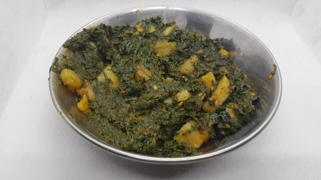 Delicious Aloo Saag Recipe &ndash; Indian Spinach & Potato Curry