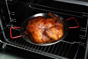 Fototapeta premium Delicious baked turkey in baking dish in oven