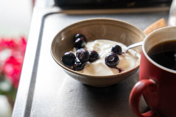 ブルーベリーヨーグルトとコーヒー