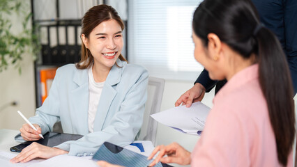 Obraz premium Team of professionals discussing over business project, Corporate business team and manager planning strategy. Discussing ideas. Business Consulting meeting casual brainstorming new project finance