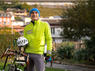 Naklejka premium Senior Cyclist Enjoying an Outdoor Ride