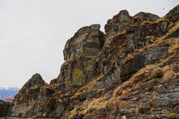 tungnath temple mountain cliffs along the tungnath temple trek