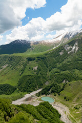 Naklejka premium a mountain lake in the mountains, round in shape.View from above