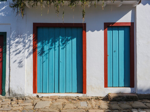 Casas antigas do centro hist&oacute;rico colonial de Paraty, Rio de Janeiro, Brasil