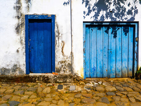 Casas antigas do centro hist&oacute;rico colonial de Paraty, Rio de Janeiro, Brasil