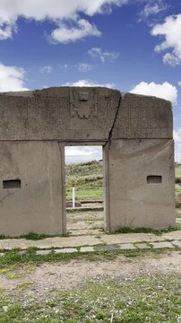 TIWANAKU, BOLIVIA - Toma fija de la Puerta del Sol en el sitio arqueol&oacute;gico de Tiwanaku, Bolivia.