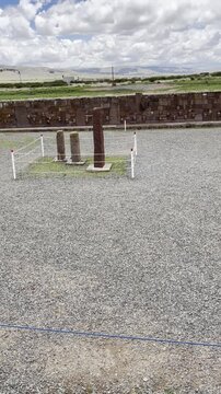 TIWANAKU, BOLIVIA - Toma fija del Kalasasaya o Piedras Detenidas en el sitio arqueol&oacute;gico de Tiwanaku, Bolivia.