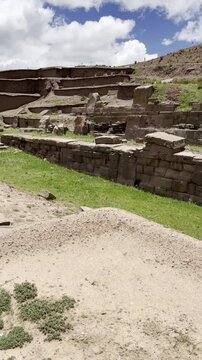TIWANAKU, BOLIVIA - Toma fija del Kalasasaya o Piedras Detenidas en el sitio arqueol&oacute;gico de Tiwanaku, Bolivia.