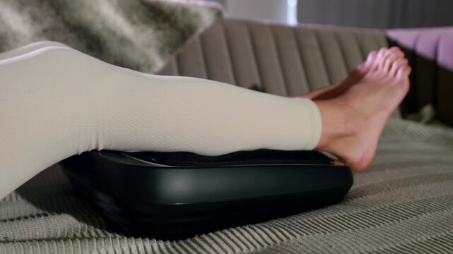 The legs are on a massager, which gently affects the muscles, helping to improve blood circulation. The ideal solution for relaxing after intense exertion.