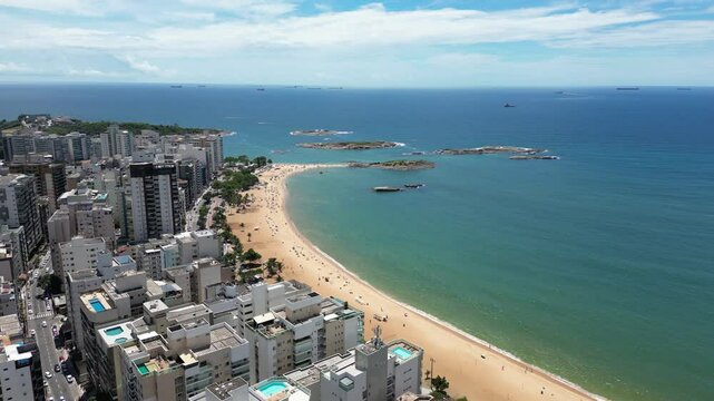 Imagem a&eacute;rea da praia da Praia da Costa e da 3&ordf; ponte na cidade de Vila Velha no Esp&iacute;rito Santo.