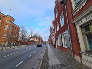 Obraz premium Strasse und Bürgersteig in Potsdam, Brandenburg