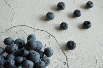 ブルーベリー狩りで摘み取りしてきた大きくて甘いブルーベリーをお皿に盛り付けた。