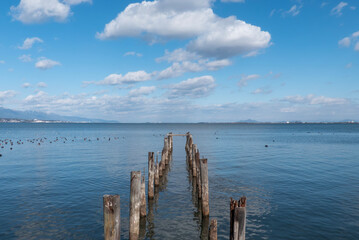 冬の晴れ渡った青空と琵琶湖の風景　滋賀県　大津市