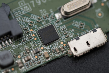 Electronic circuit with processor on board