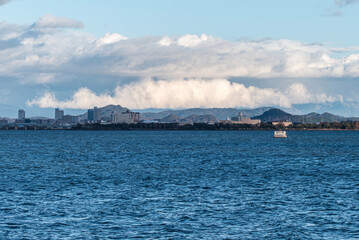 冬の晴れ渡った青空と琵琶湖の風景　滋賀県　大津市