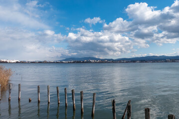 冬の晴れ渡った青空と琵琶湖の風景　滋賀県　大津市