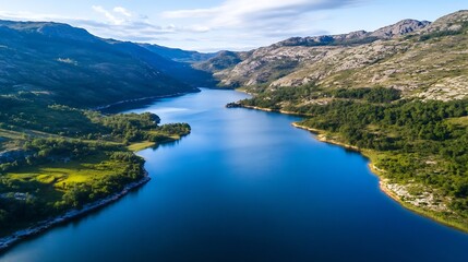 Obraz premium Serene Aerial View of a Scenic Lake Surrounded by Lush Green Mountains and Clear Skies : Generative AI