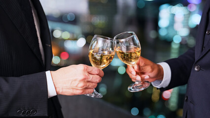 party, toast, champagne, business, businessman, man, wine, night view, office, global, chatting, communication, business person, english conversation, glass, buffet, meeting, teamwork, friend, event, 