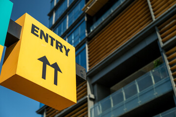 Obraz premium yellow entry sign on a building