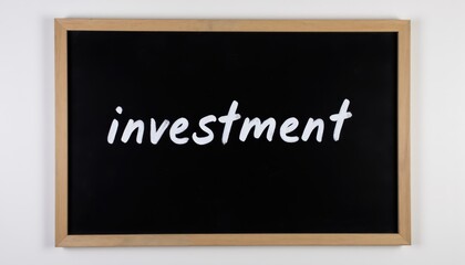 Obraz premium Investment Success Starts with Financial Literacy and Responsibility Concept. Chalkboard Sign with Investment Concept in White Handwriting Style
