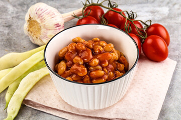 White baked bean in tomato sauce