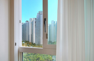 창문 열고 실내 환기 - 집안일