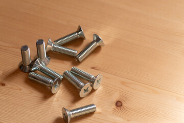 組み立てるときに使うネジ