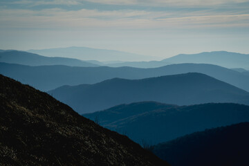 Fototapeta premium Scenic autumn landscapes from a trekking loop in Bieszczady, featuring views from Tarnica, Halicz, Rozsypaniec, Bukowe Berdo, Połonina Wetlińska, and the Ukrainian Bieszczady under a clear blue sky