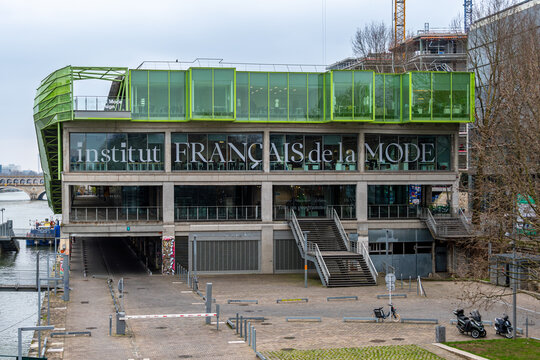 Paris, France - 7 f&eacute;vrier 2025: Vue ext&eacute;rieure de l'Institut fran&ccedil;ais de la mode (IFM), grande &eacute;cole fran&ccedil;aise priv&eacute;e situ&eacute;e au sein de la Cit&eacute; de la mode et du design