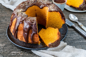 Bolo de cenoura - Brazilian carrot cake with chocolate glaze