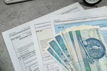 Polski emrti tas forms pit 36 37 38 with pen calculator glasses. Information on revenues