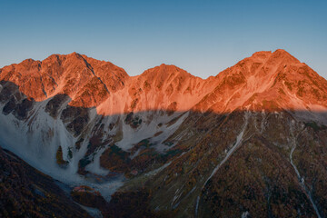 Naklejka premium 秋の山の風景