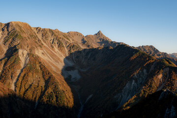秋の山の風景