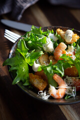 Salad with shrimps and cheese