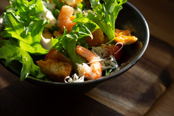 Salad with shrimps and cheese