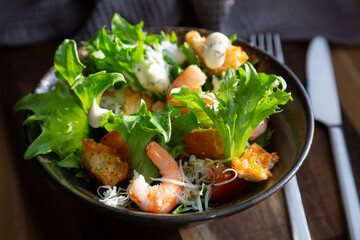 Salad with shrimps and cheese