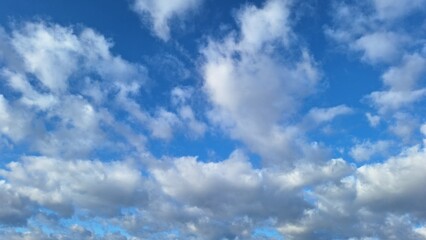 Expansive Cloudy Sky with Soft Blue Background