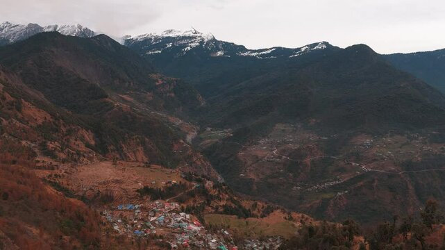 Experience the beauty of sari village deoria tal trek, showcasing the natural beauty and scenic wonders of the region.