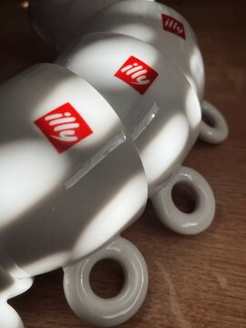 Illy coffee cups