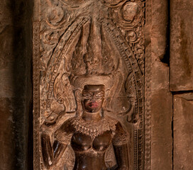 dama de labios rojos