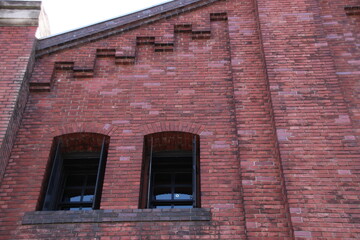 赤レンガ倉庫の窓