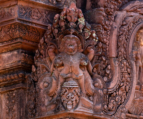 diablo con dos grandes serpientes