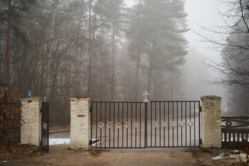 brama cmentarna,mgła  © Marcin Łazarczyk