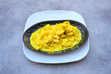 Sauteed chicken with carrots and peas ( Turkish ; Tavuk Sote ) Kori soslu, Kremali Mantarli, Meksika usulu tavuk.