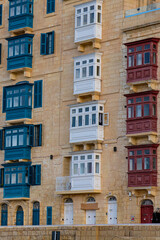 valletta isola, scorcio strada scale balconi  malta, 