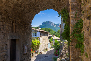 Soyans, medieval village in Dr&ocirc;me, southeastern France. The old village is dominated by the Romanesque church Saint-Marcel and the ruins of the castle.