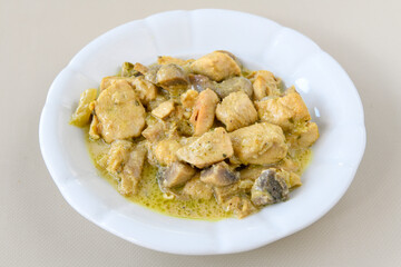 Sauteed chicken with carrots and peas ( Turkish ; Tavuk Sote ) Kori soslu, Kremali Mantarli, Meksika usulu tavuk.