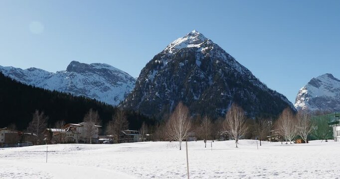 Pertisau am Achensee. Cross-country skiing in snowy Tristenau in nature Park Karwendel at foot of Distenkopf and Rappenspitze peaks
