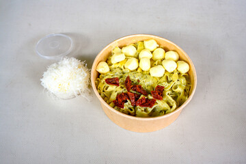 Macaroni Salad with red bell pepper, onion, celery, gherkins and mayonnaise dressing.Traditional Italian pasta with vegetables and creamy cottage cheese in a bowl. Fettuccini, alfredo makarna.